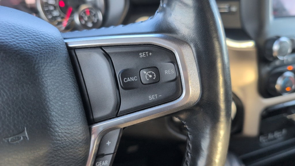 2020 RAM 1500 Laramie Crew Cab 4x4 5'7" Box