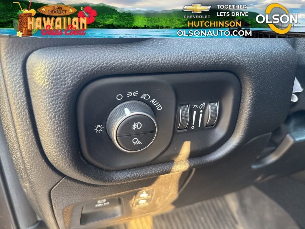 2019 RAM 1500 Laramie Crew Cab 4x4 6'4" Box