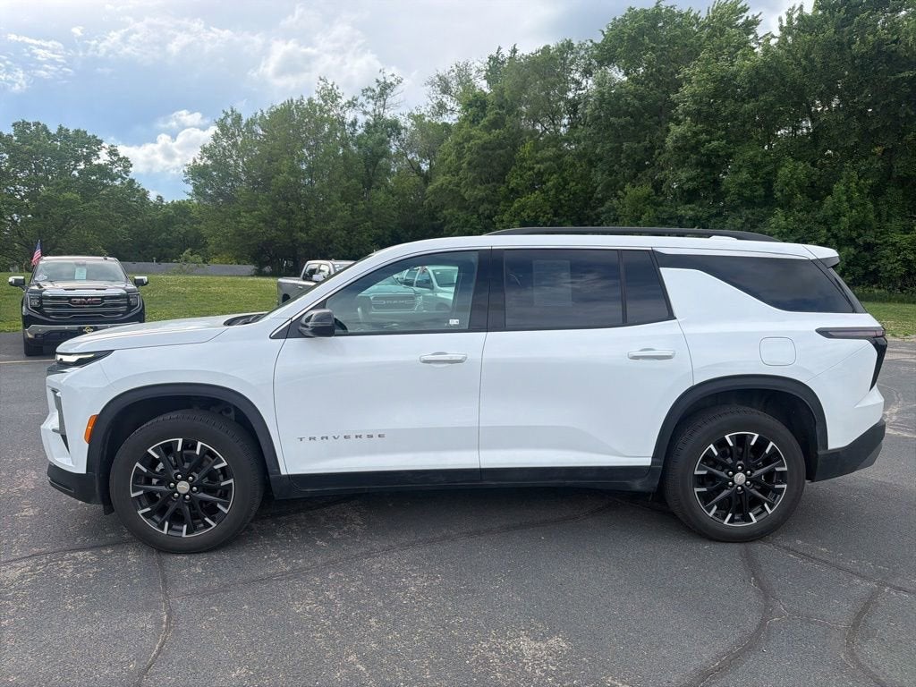 2025 Chevrolet Traverse LT