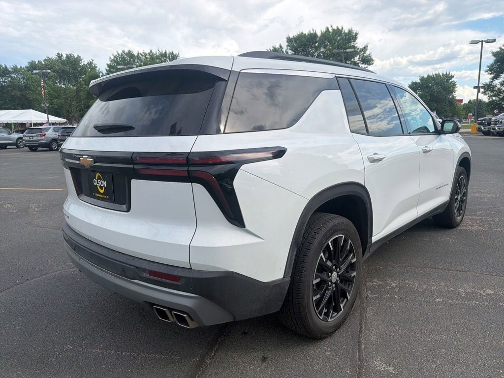 2025 Chevrolet Traverse LT