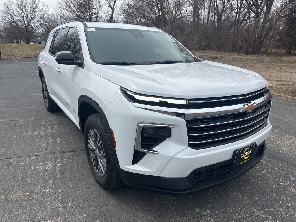 2025 Chevrolet Traverse LT