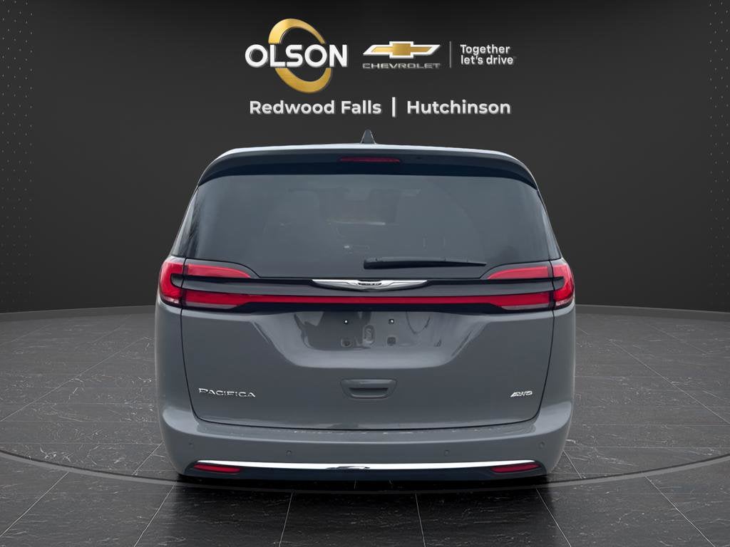 2025 Chrysler Pacifica Select